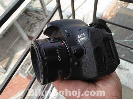 canon 600d with prime lens